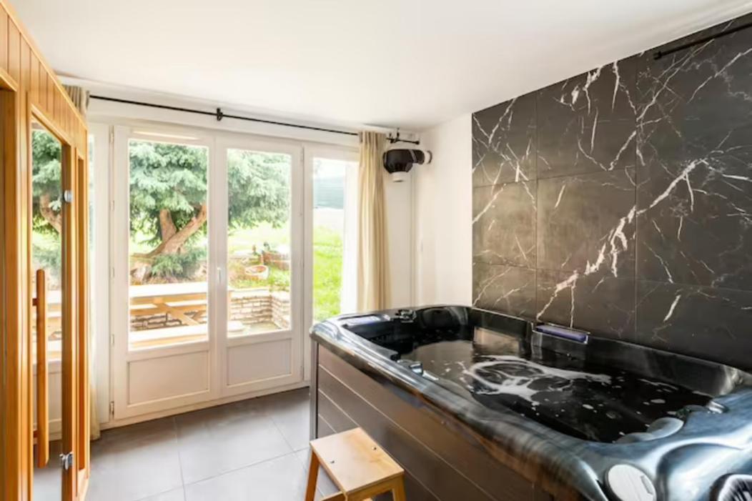Le Chill Suite & Spa Boissy-Saint-Leger Exterior photo